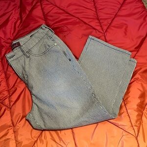 Gloria Vanderbilt railroad stripe capris 🚂